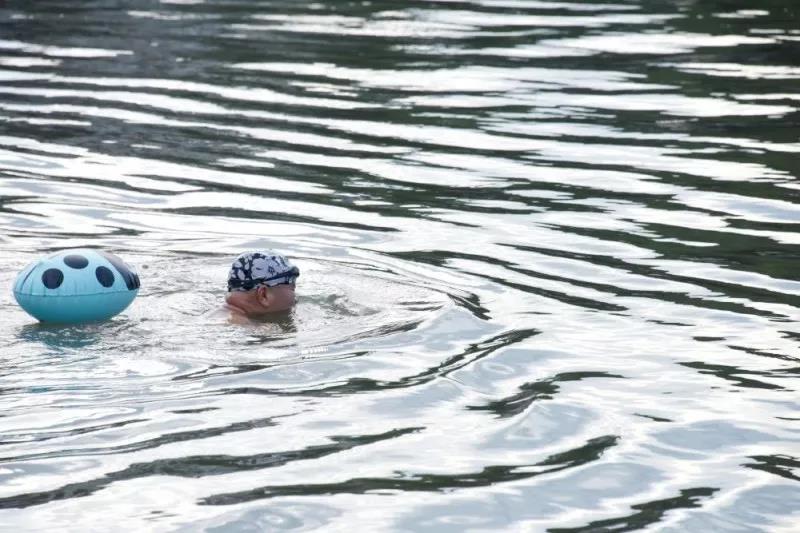 游泳愛好者橫渡東江活動(dòng)