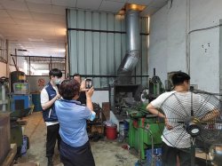 東莞南城一工廠廢氣未經(jīng)處理直接排放，立即查處！