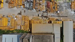 東莞市生態(tài)環(huán)境局無人機(jī)航拍沙田鎮(zhèn)企業(yè)未批先建、噴漆廢氣直排！