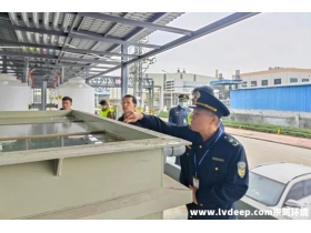 東莞市市生態(tài)環(huán)境局執(zhí)法六科近日聯(lián)合11個分局對市內(nèi)56家企業(yè)環(huán)保檢查